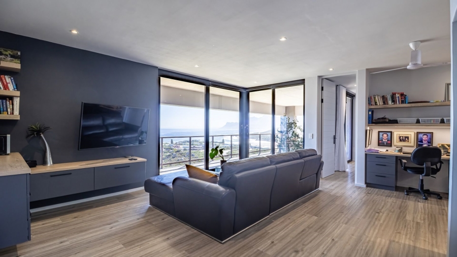 3 Bedroom Property for Sale in Rooi Els Western Cape